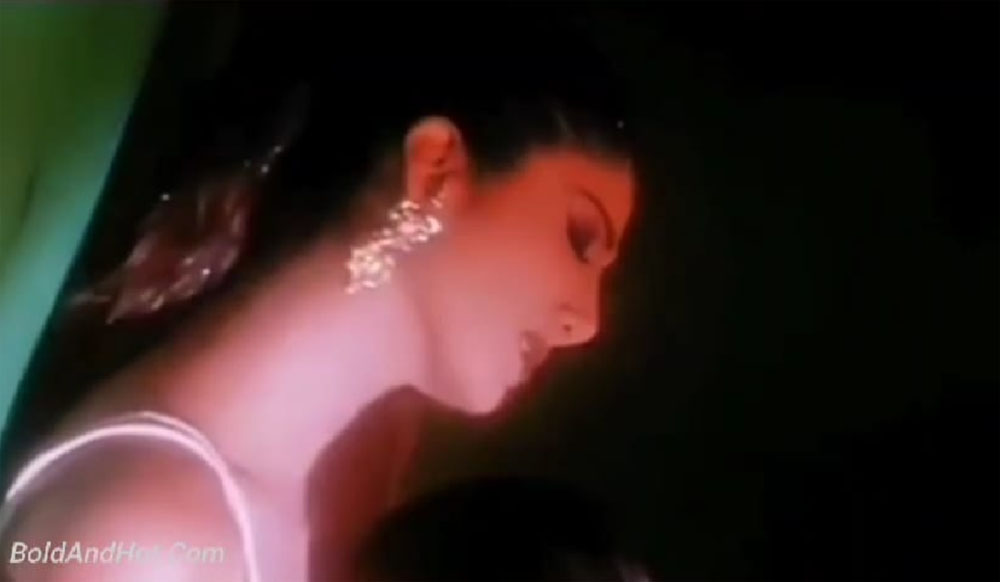 Video – Shilpa Shetty Poses Hot In Bedroom Scene With Sanjay Dutt | Beautiful Video